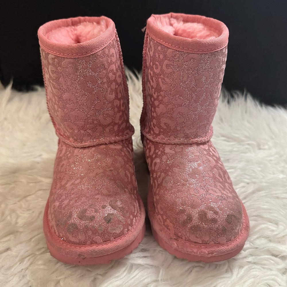 Classic II Glitter Leopard Boot